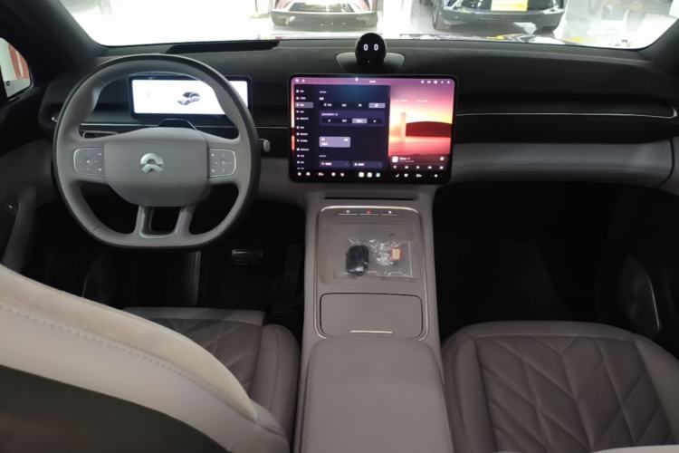 Used Nio EC6 2025 75 kWh Center Console