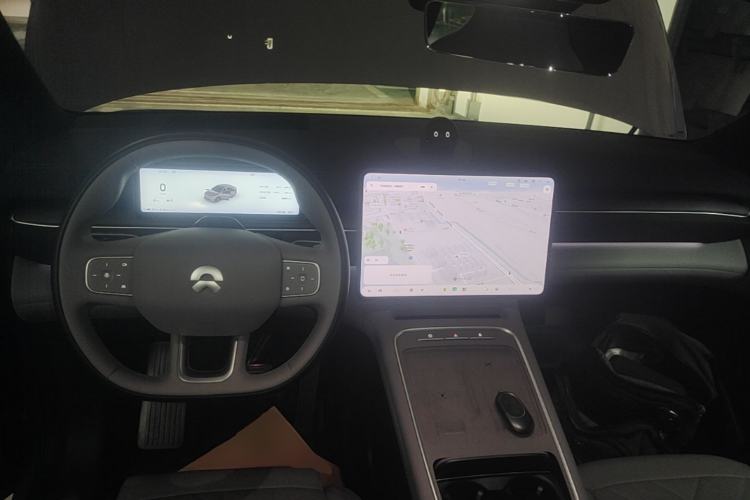 Used Nio EC6 2025 75 kWh Center Console