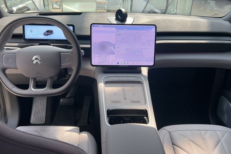 Used Nio EC6 2025 75 kWh Center Console
