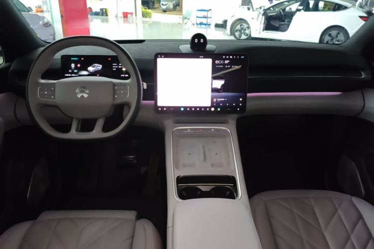 Used Nio EC6 2025 75 kWh Center Console