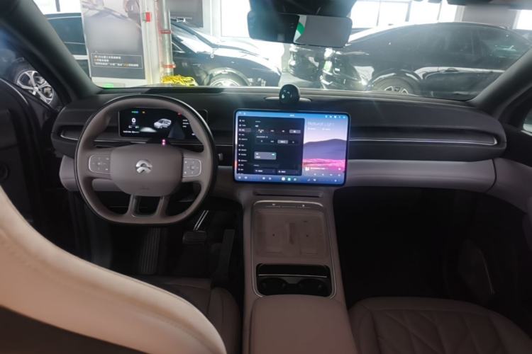 Used Nio EC6 2025 75 kWh Center Console