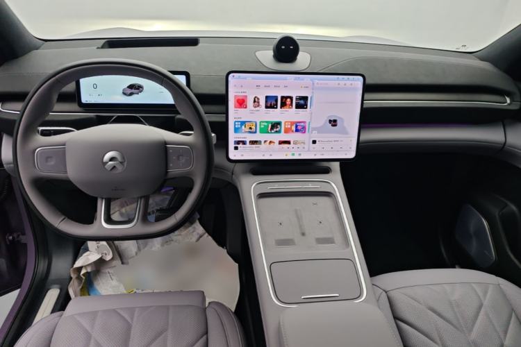 Used Nio EC6 2025 75 kWh Center Console