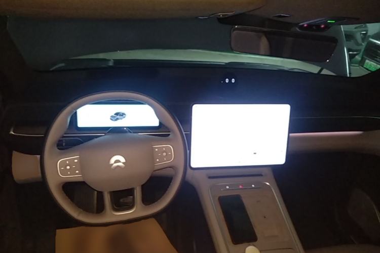 Used Nio EC6 2025 75 kWh Center Console