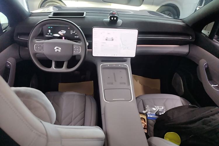 Used Nio EC6 2025 75 kWh Center Console