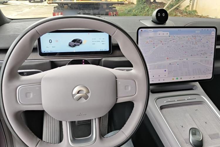Used Nio EC6 2025 75 kWh Center Console