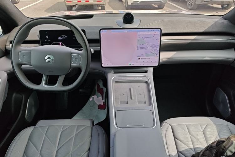 Used Nio EC6 2025 75 kWh Center Console