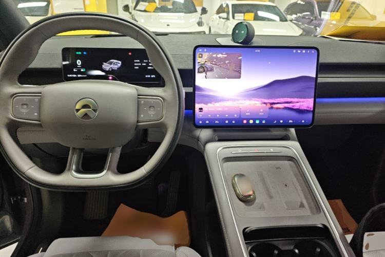 Used Nio EC6 2025 75 kWh Center Console