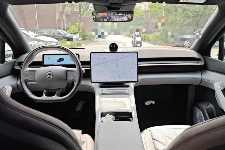 Used Nio EC6 2025 75 kWh Center Console