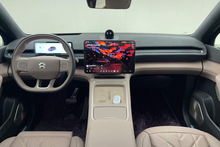Used Nio EC6 2025 100 kWh Center Console