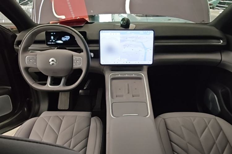 Used Nio EC6 2025 75 kWh Center Console