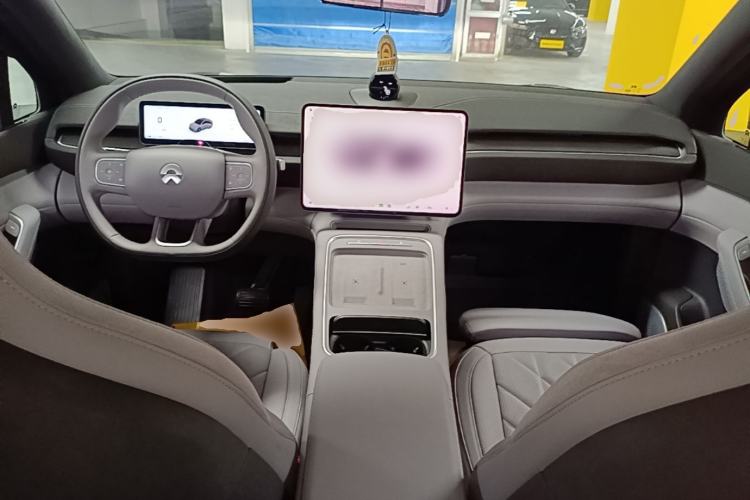 Used Nio EC6 2025 75 kWh Center Console