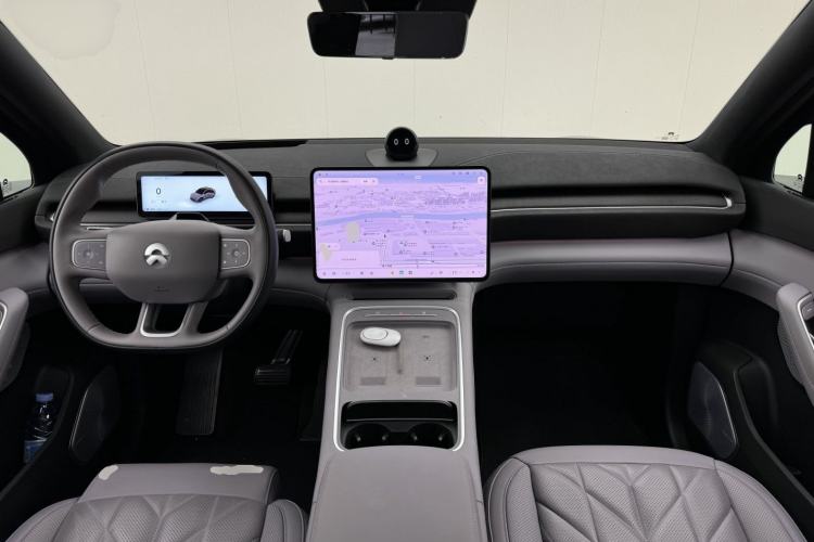 Used Nio EC6 2025 75 kWh Center Console