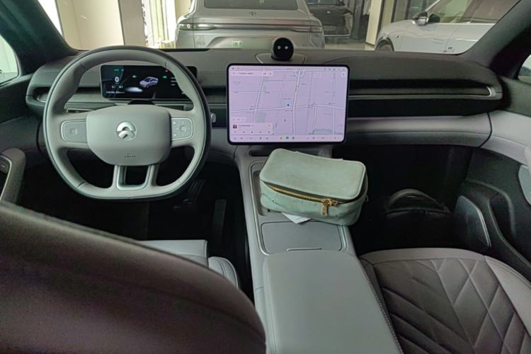 Used Nio EC6 2025 75 kWh Center Console