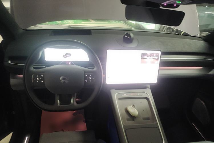 Used Nio EC6 2025 75 kWh Center Console