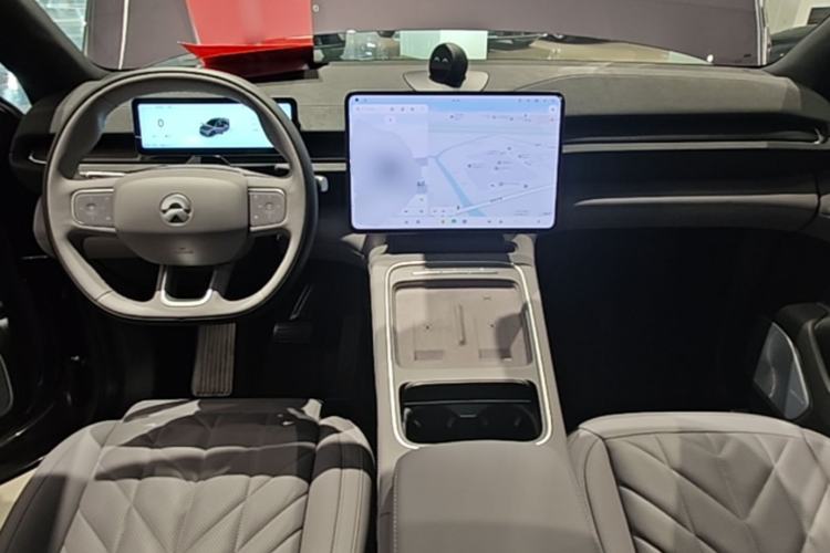 Used Nio EC6 2025 75 kWh Center Console
