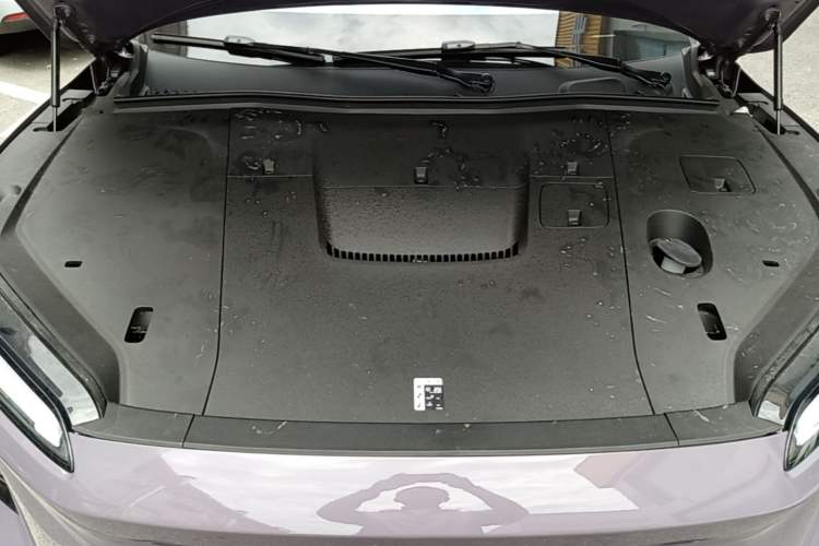 Used Nio EC6 2025 75 kWh Engine Bay