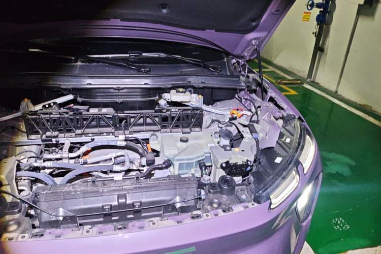 Used Nio EC6 2025 75 kWh Engine Bay Left