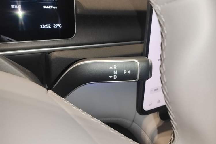Used Nio EC6 2025 75 kWh Gear Lever