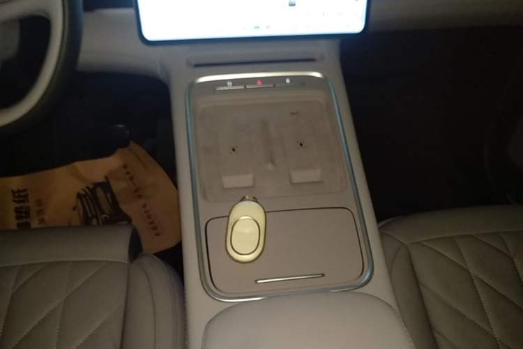 Used Nio EC6 2025 75 kWh Gear Lever