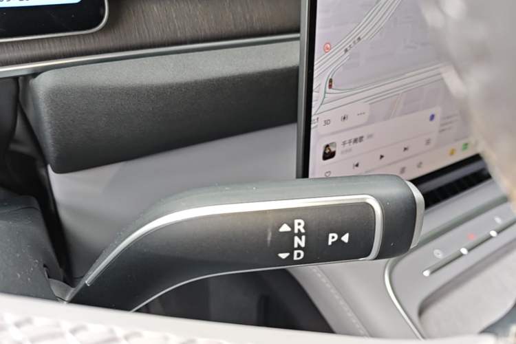 Used Nio EC6 2025 75 kWh Gear Lever