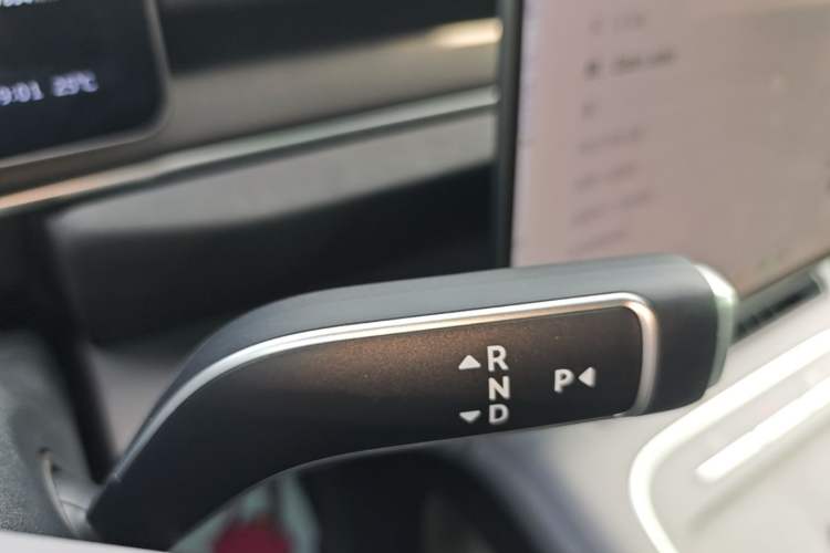 Used Nio EC6 2025 75 kWh Gear Lever