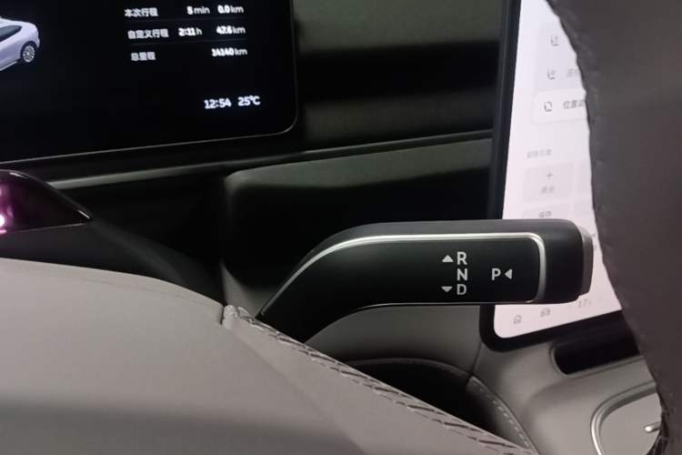 Used Nio EC6 2025 75 kWh Gear Lever