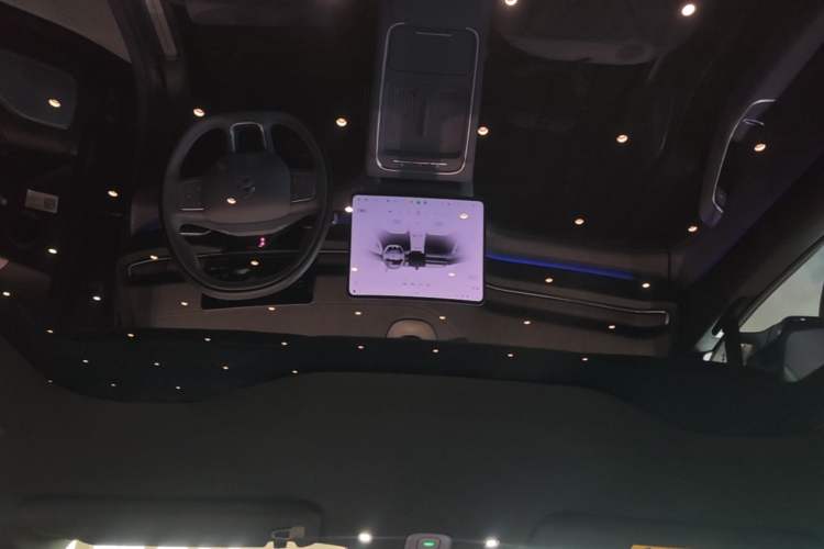 Used Nio EC6 2025 75 kWh Headliner