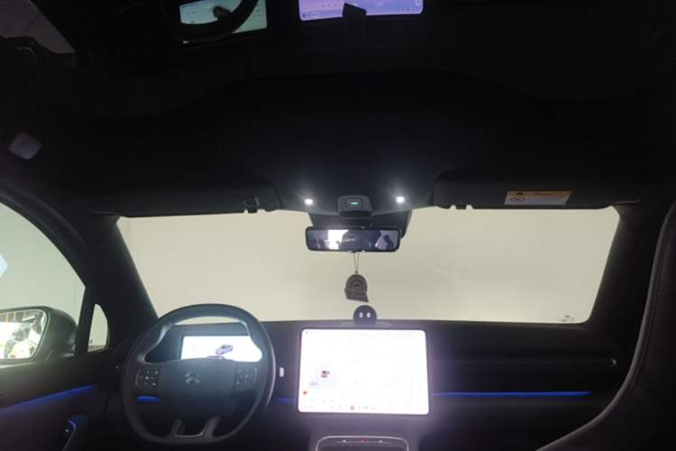 Used Nio EC6 2025 75 kWh Headliner