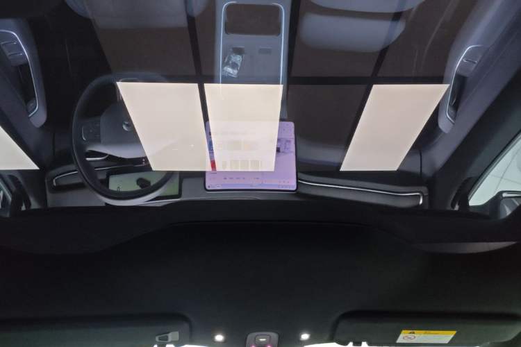 Used Nio EC6 2025 75 kWh Headliner
