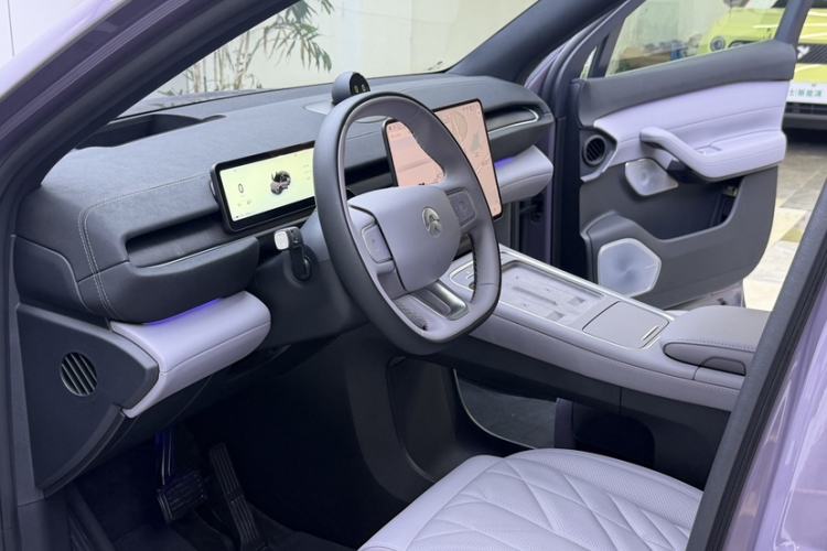 Used Nio EC6 2025 75 kWh Interior 4