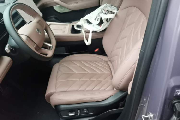 Used Nio EC6 2025 75 kWh Left Front Seat