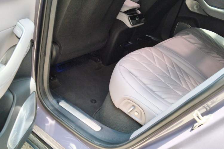 Used Nio EC6 2025 75 kWh Left Rear Seat