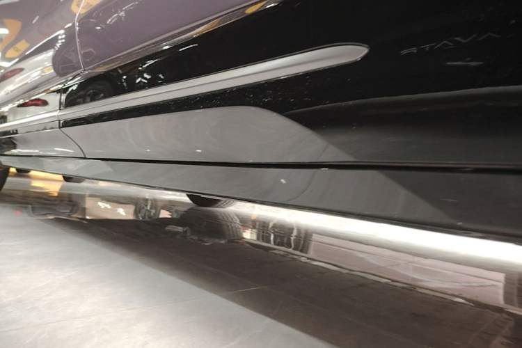 Used Nio EC6 2025 75 kWh Left Side Sill