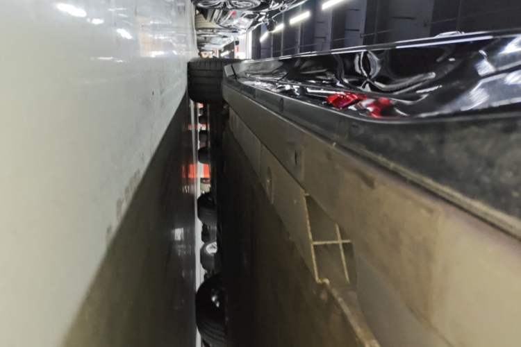 Used Nio EC6 2025 75 kWh Left Side Sill