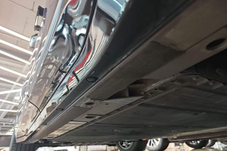 Used Nio EC6 2025 75 kWh Left Side Sill