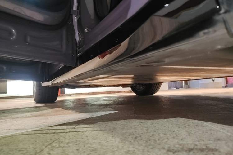Used Nio EC6 2025 75 kWh Left Side Sill