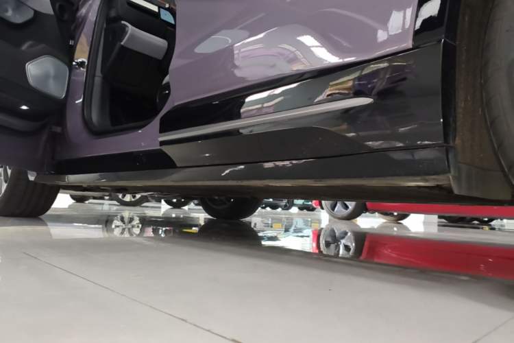 Used Nio EC6 2025 75 kWh Left Side Sill