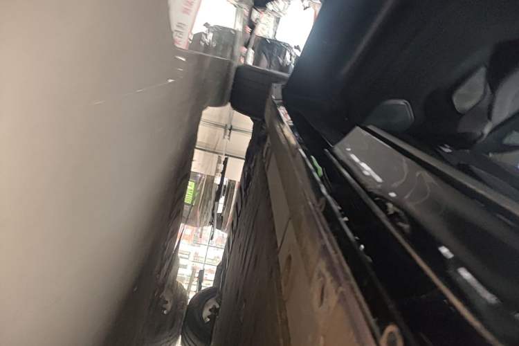 Used Nio EC6 2025 75 kWh Left Side Sill