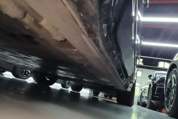 Used Nio EC6 2025 75 kWh Left Side Sill