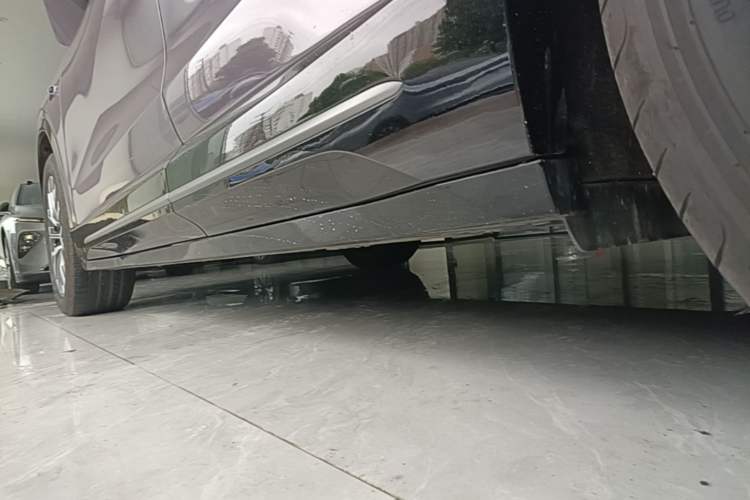 Used Nio EC6 2025 75 kWh Left Side Sill