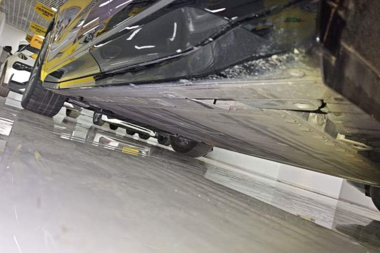 Used Nio EC6 2025 75 kWh Left Side Sill