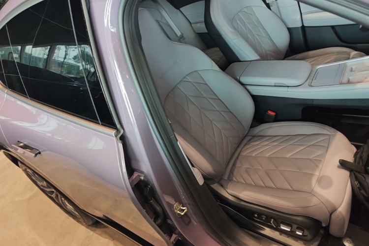 Used Nio EC6 2025 75 kWh Right Front Seat