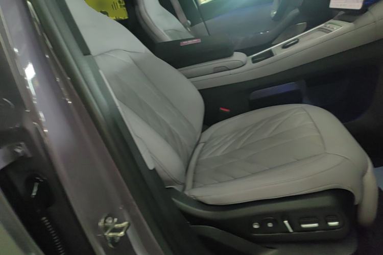 Used Nio EC6 2025 75 kWh Right Front Seat