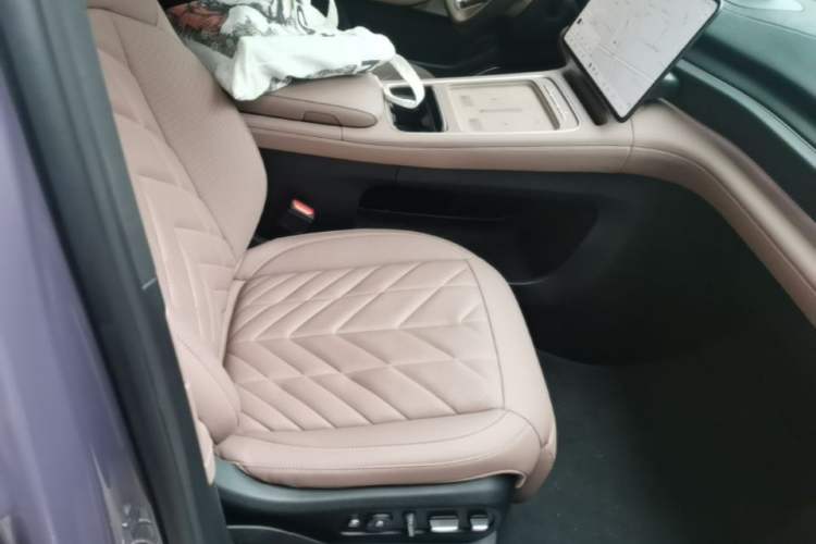 Used Nio EC6 2025 75 kWh Right Front Seat