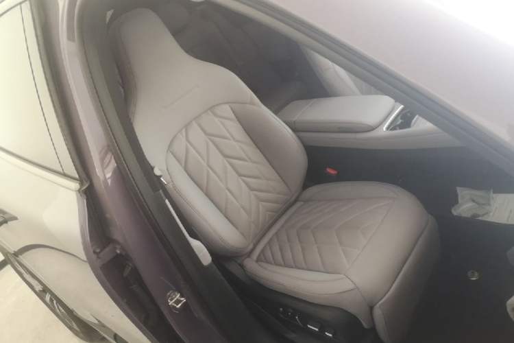 Used Nio EC6 2025 75 kWh Right Front Seat