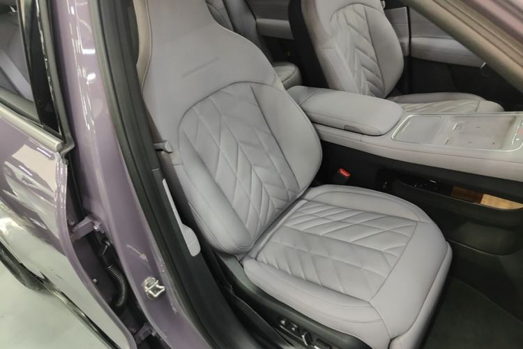 Used Nio EC6 2025 75 kWh Right Front Seat