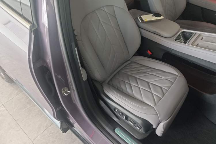 Used Nio EC6 2025 75 kWh Right Front Seat