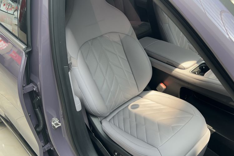 Used Nio EC6 2025 75 kWh Right Front Seat