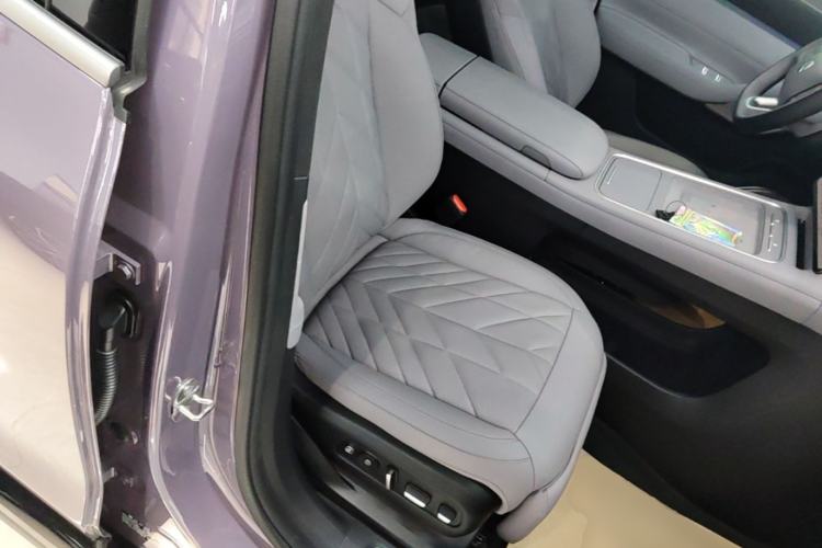 Used Nio EC6 2025 75 kWh Right Front Seat