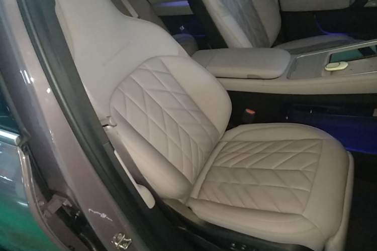 Used Nio EC6 2025 75 kWh Right Front Seat